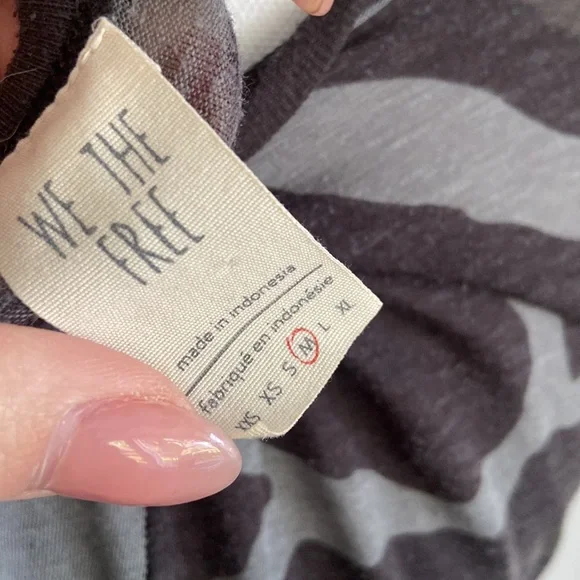 Free People FREE WITH ANY PURCHASE camo tee shirt sleeve camouflage top medium - Picture 11 of 14